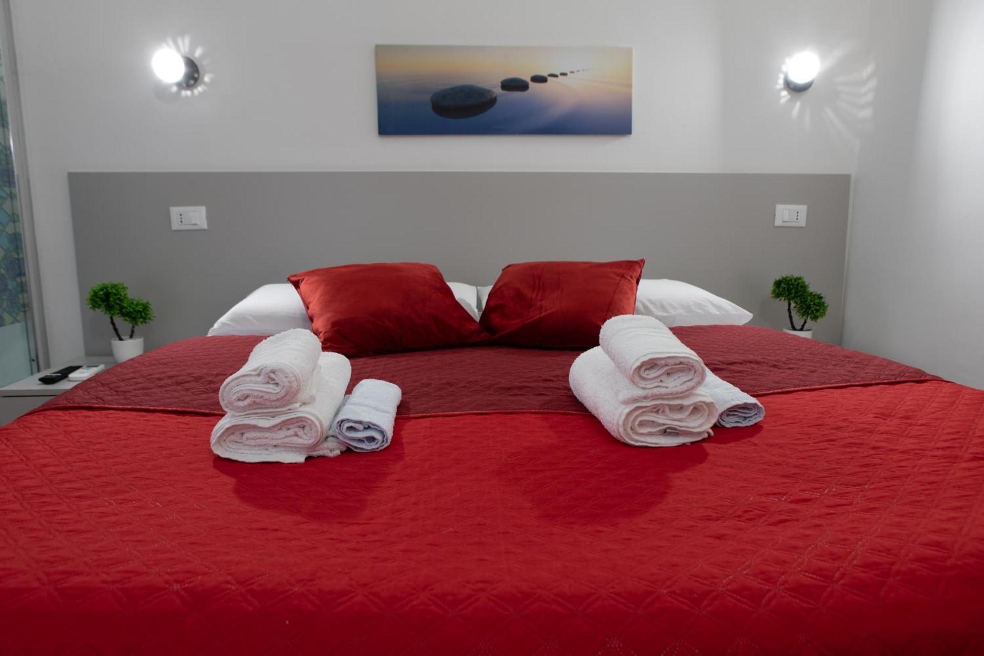 Luxury Suite - Teatro Romano - Duomo - Centro Storico Wi-Fi แตร์ราชินา ภายนอก รูปภาพ